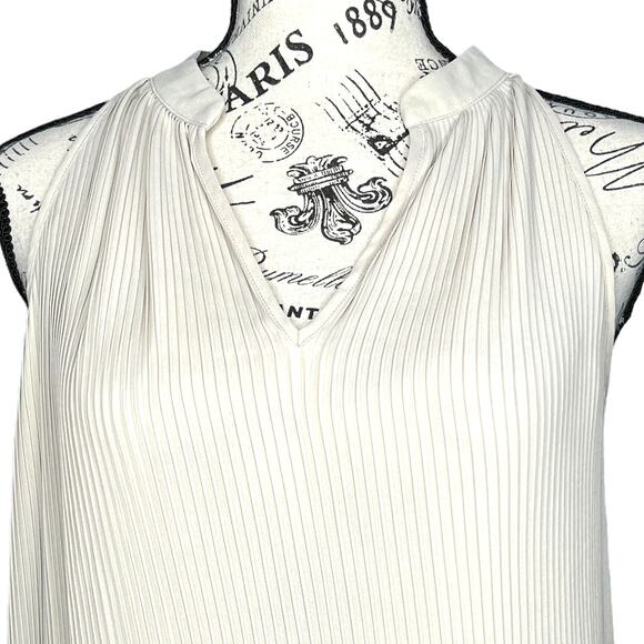 Banana Republic MEDIUM Petite Ribbed Pleated Sleeveless Split Neck Blouse - Picture 5 of 11